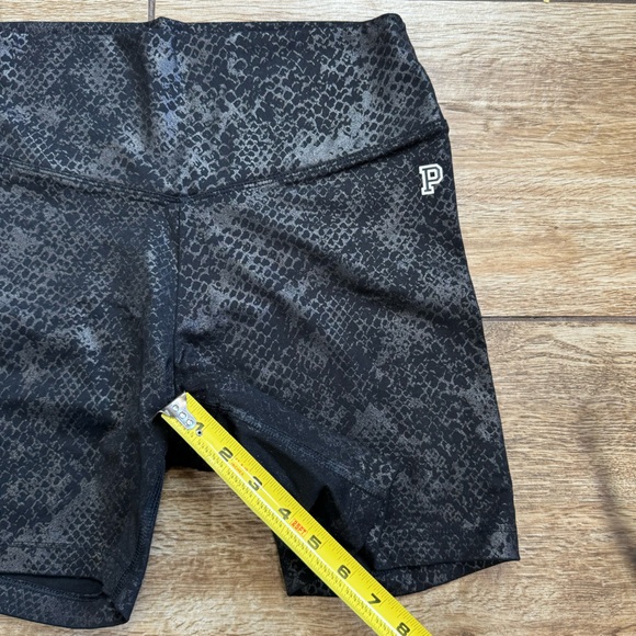 PINK Victoria's Secret Ultimate Black Snakeskin Shorts Size Medium Pink Active - Picture 7 of 11